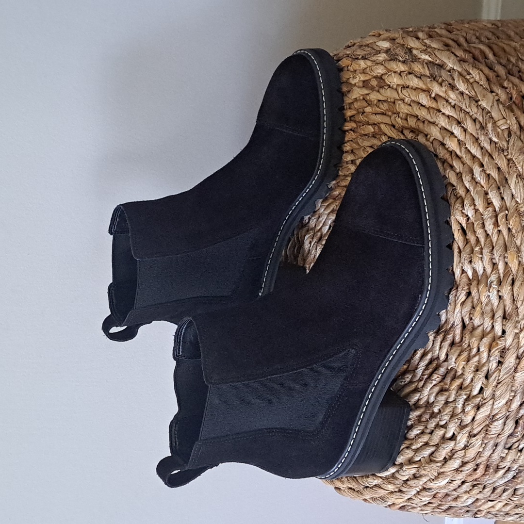 Bernardo Womens Salem 2 Black Suede 2.5" Lug Sole Chelsea Ankle Boots S-8.5